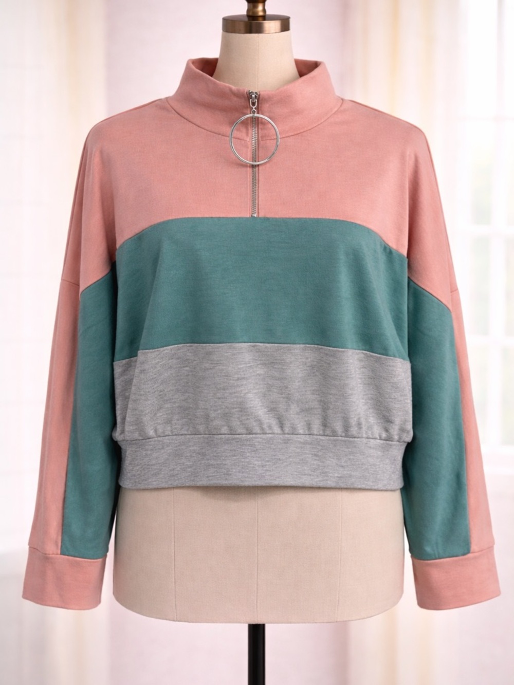 Ivoire Colorblock Neck Sweatshirt
